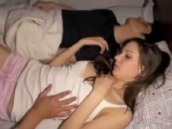 外人ならではのナイスバディなパツキン美女を彼氏の隣で中出し寝取り