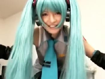 自宅にやってきた男子生徒たちに冷血輪姦される巨乳女教師