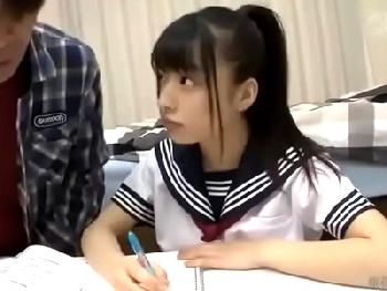 黒髪ポニーテールの清純女子校生のくせに家庭教師を魅惑的に誘う危険な子!!