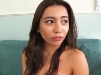 ビーチでナンパされた凄く綺麗なお姉さんがヤリチンのペニスに一目惚れして挿入成功