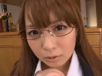 夜行バスの車内で見知らぬペニスに昇天美女