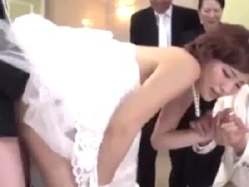 人生で最高の日である結婚式!!こんな祝いの日は親戚一同で家族団らんな大乱交