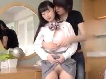 清楚ですんなり顔な色白美少女を日中からハメ→白濁汁タップリぶっかけ