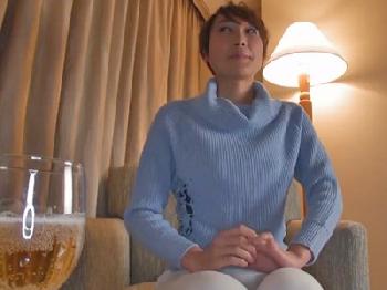 ショートヘアの熟女人妻が快感欲しさに自らAV出演志願