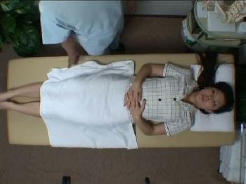 歌舞伎町のマッサージ師が女性会社員を言葉巧みに騙して勝手に挿入