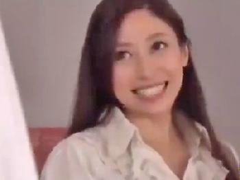 幼さが残る貧乳でスレンダーな童顔の美少女の情熱SEX