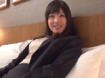 日頃のストレスを解消するかの如く巨根に乱れる美女会社員