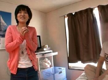 媚薬を飲まされたデッサンモデル人妻が辛抱出来ずに他人棒と浮気性交!!