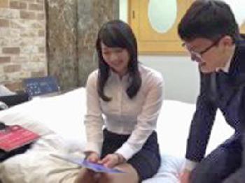 美女会社員が盗撮部屋で同僚と割れ目に挿入杭打ちピストン性交