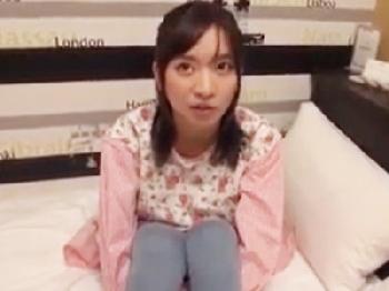 母性溢れる優しい保母さんが悩みを抱える男性を授乳プレイで甘々手コキW