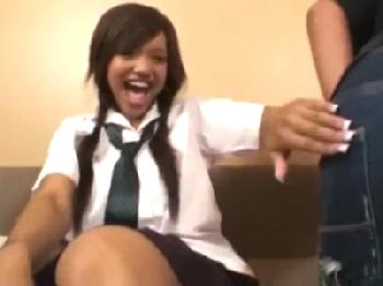 黒人爆乳女子校生が変な日本語を吹き込まれてコンドーム非装着の膣内射精交尾