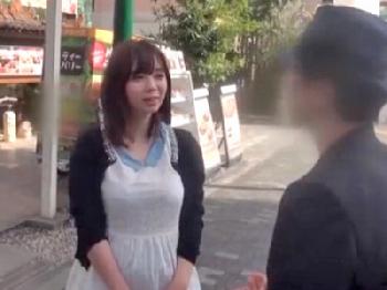 許可したばかりにヌルッと挿入→膣内で精子を発射された素人娘