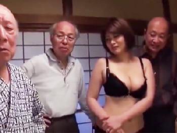 エロジジイたちに連続膣内でスペルマを発射されて痙攣絶頂する豊乳妻