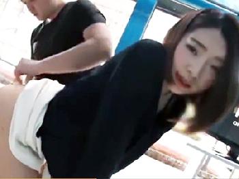 放送中はどんな妨害にも耐えんとする健気なアナウンサー志望女子