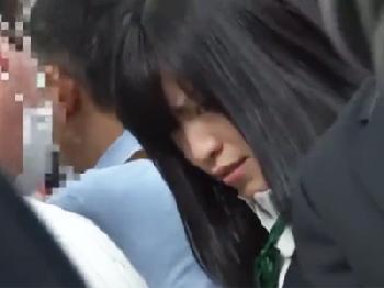 痴漢にクリ擦られ続けた美少女女子校生は腰ガクガクで連れ去られて挿入される!!