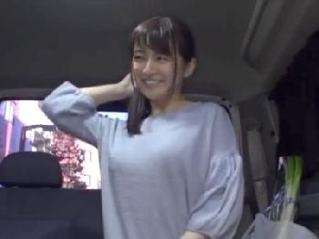 ナンパした清純な人妻を交渉して気持ちいい手コキとフェラチオ