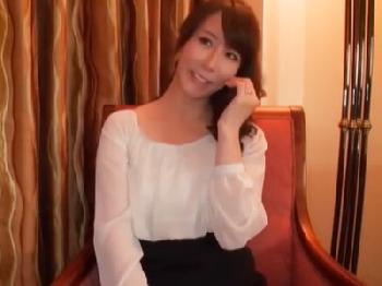 エロティックなフェロモンがムンムンの熟女人妻と寝取られSEX!!