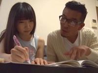 再婚相手の童顔な連れ子がオナニーしてる所を目撃→辛抱出来ずに中出し性教育開始!!