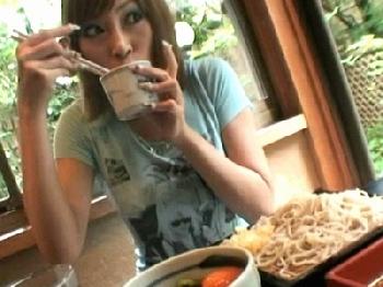 明日花キララと同居生活!!帰るなり肉棒を弄ってくる天国