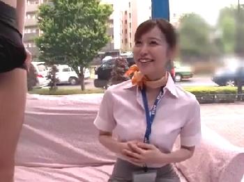 母性本能全開のキャビンアテンダントがSEX未経験男を騎乗位筆おろし