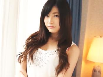 透き通るような白い肌のお嬢様が刺激欲しさにまさかの自らハメ撮り応募