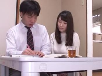 勉強を教えてくれる巨乳美女に耐えきれず→その場で禁断のエキサイティング性交開始