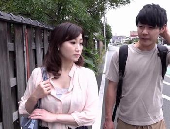 やっと二人きりになれた母子…誰も邪魔しない空間で何度も何度も身体を重ねてW