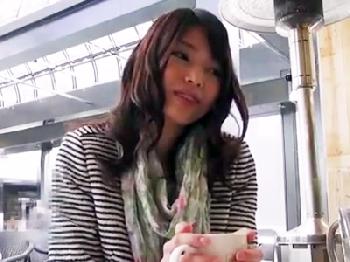 アンニュイな表情が似合うとても綺麗な人妻をホテルに誘って白昼堂々不貞交尾