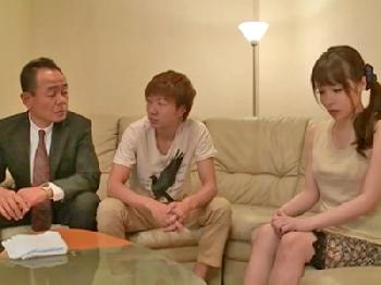 義理息子にオナニーを見られてペット扱いされる義母