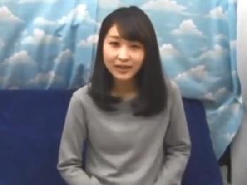 育ちの良さそうなお嬢様が草食系男子を素股でご奉仕W