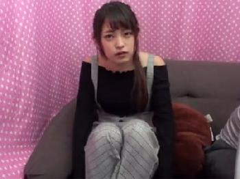 ナンパで捕まえたアイドル級にキュートな素人娘に土下座で頼み込んで口内性交とハメ