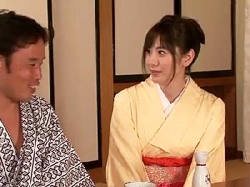 未亡人女将が従業員に求められて性的欲求が暴走寸前で応えてしまう