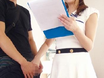 原稿を読みながらも下ではペニスを!!とても綺麗な女子アナウンサーがSEXしながら生中継W