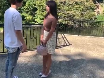 田舎の巨乳ビッチは性的欲望が暴走寸前!!ご近所さんを痴女ってペニス挿入おねだり