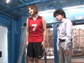 高身長アスリート女子がチビ男をありえない体位で攻める男たまらず膣内射精