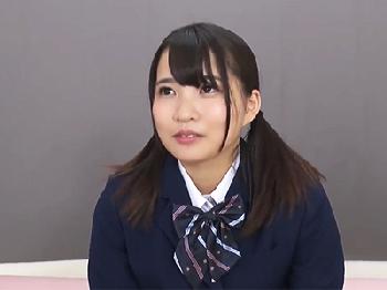 魅力的な女子校生を言葉巧みに騙してペニス握らせてぶっかける卑猥インタビュー