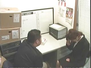 懸命に謝る万引き娘⇒許しをこいて店長さんにお詫び奉仕