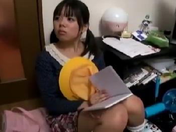 ミニ系童顔JS自宅に連れこんで中出しキメる卑劣な男