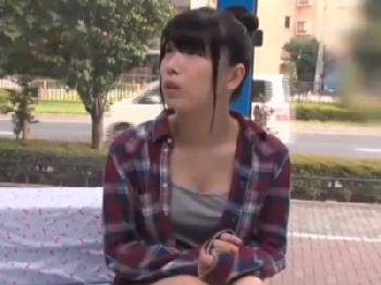 ガチ童貞に切望されて渋々筆おろし了承→中出し暴発に怒り狂う素人娘!!