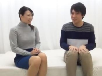 とても綺麗な人妻がおまんこ未経験男を筆おろし→中出し許可