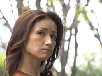 いきなりシーソーが跳ね上がり息子の男根が近親ハプニングSEX