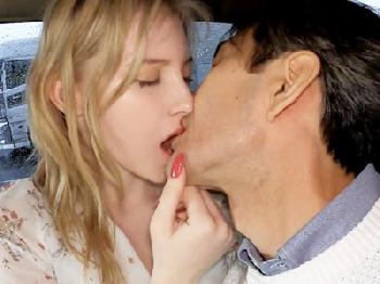 金髪巨乳の北欧美女と温泉旅行で何度も何度も中出し発射