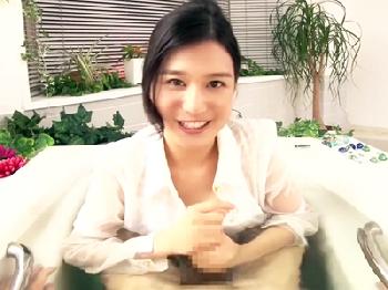 一見地味な素人女子大生は脱いだら見事なスレンダー巨乳!!男友達と性交