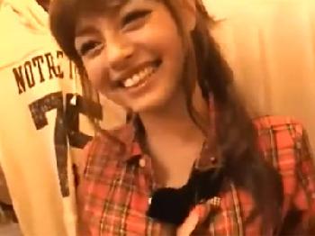 笑顔の可愛いハーフ美女とひそかに性行為→精液ぶっかけ