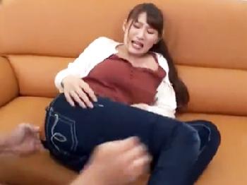 強姦魔に家に侵入されたお姉さんが逃げ惑うも抵抗も虚しく凌辱される