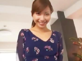 絶世の美女が入念かつ卑猥な腰振りで男性器ご奉仕