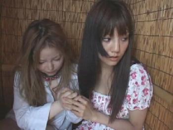 決死のサバイバルで海外の無慈悲な性的暴行軍隊に捕まり髪を剃られた女子校生ギャル