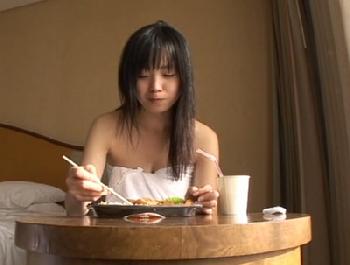 素の表情を見せる神素人少女と熱を帯びたハメ撮りに成功!!