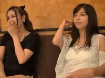 ビキニギャル二人組をナンパ→すぐラブホテルへ連れ込み中出し乱交!!