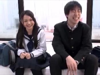 女子校生カップルをナンパ→マジックミラー号越しに待たせた彼氏を横目に黒人巨根が中出し寝取られ